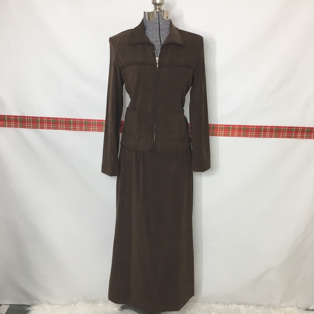 First Option woman’s Brown suit / SZ 8P.
